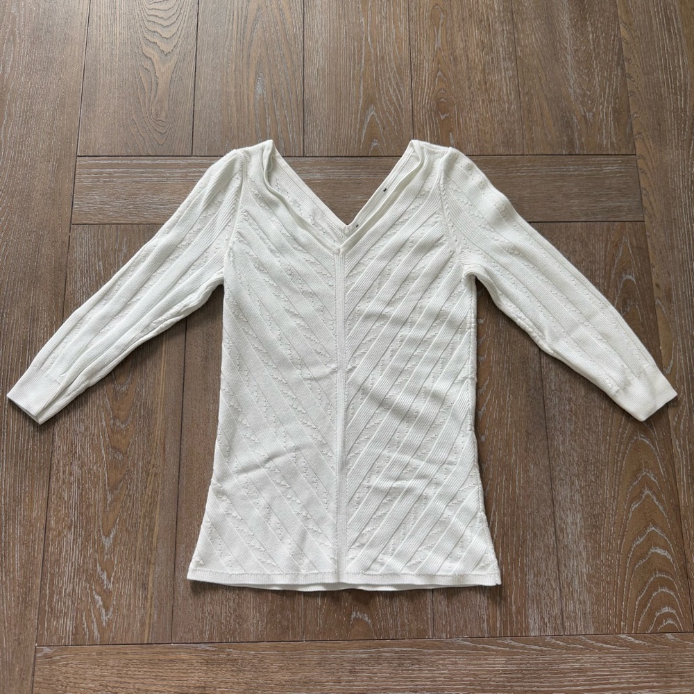 Chico's White Fitted Ribbed V-Neck Blouse